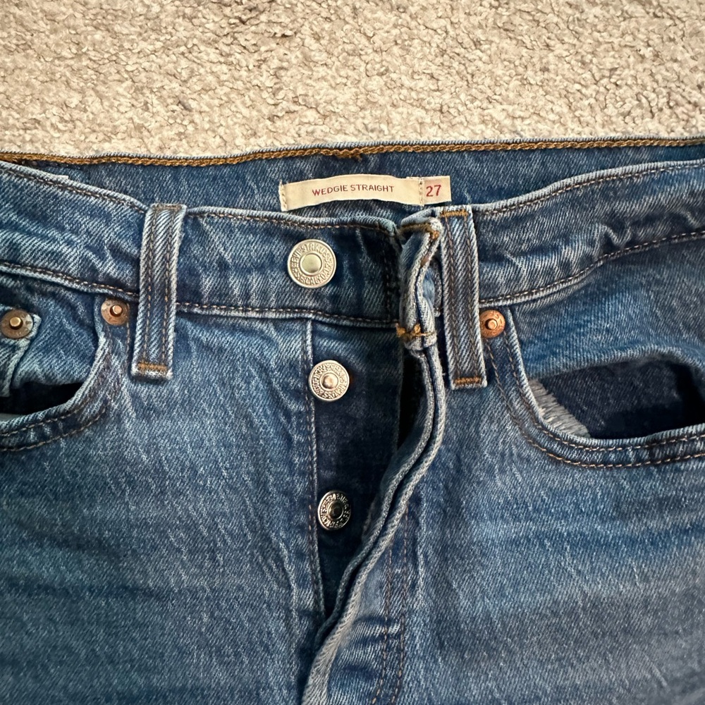Levi’s Wedgie Straight Jeans - Picture 3 of 4